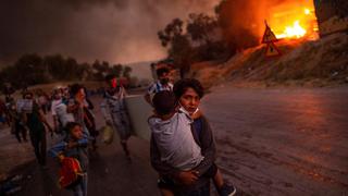 Unicef: Imagen de los niños refugiados del campo en llamas de Moria es elegida la foto del año