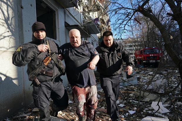 Desolación, bombardeos y cadáveres carbonizados en el este de Ucrania