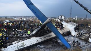 Avión con 71 pasajeros se estrella en aeropuerto de Nepal [GALERÍA]