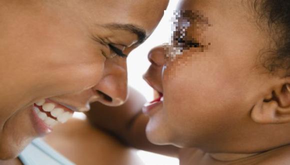 Estas son las 4 enfermedades que puedes transmitir a tus hijos si los besas en la boca (Getty Images)