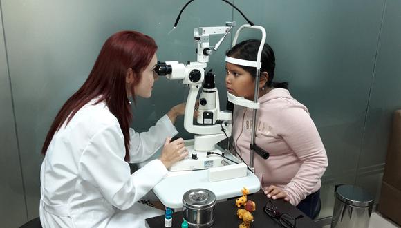 Los médicos recomiendan acudir a los chequeos preventivos con regularidad para garantizar la salud visual de los niños. (Peru21)