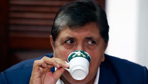 ¿Trago amargo? Alan García ha sido denunciado por una militante aprista. (Perú21)