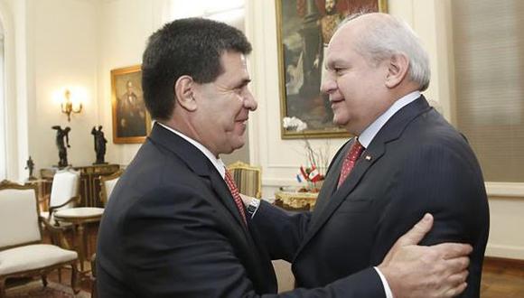 El primer ministro Pedro Cateriano se reunió con el ministro de Industria y Comercio del Paraguay, Gustavo Leite. (PCM)