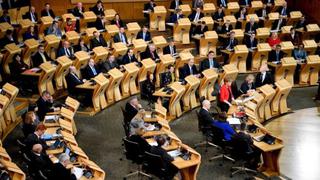 Escocia: Parlamento decide si pide o no segundo referéndum de independencia