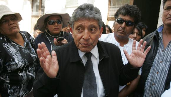 La carrera política del presidente regional de Arequipa se truncaría si el PJ asume la investigación fiscal. (H. Aparicio)