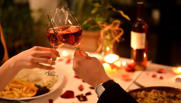 En restaurantes, bares y hoteles que visite por San Valentín puede deducir del IR hasta el 15% del total de la operación. (Foto: Shutterstock)