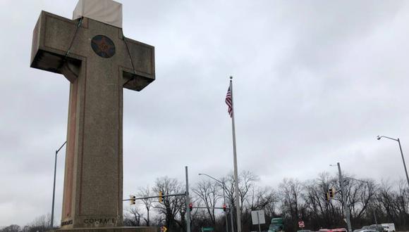 Corte Suprema de EE.UU. salva monumento en forma de cruz que era objeto de controversias. (Reuters)