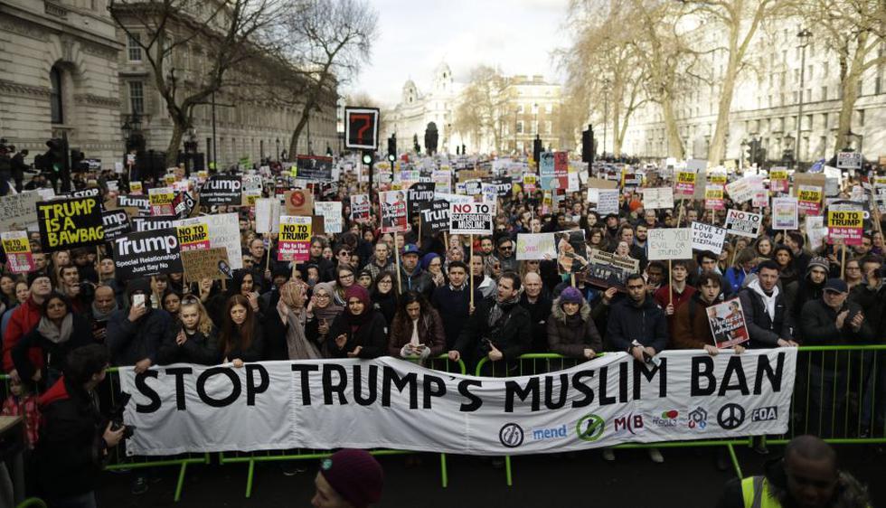 Británicos protestaron contra la invitación del gobierno a Donald Trump para visitar al Reino Unido (AP).
