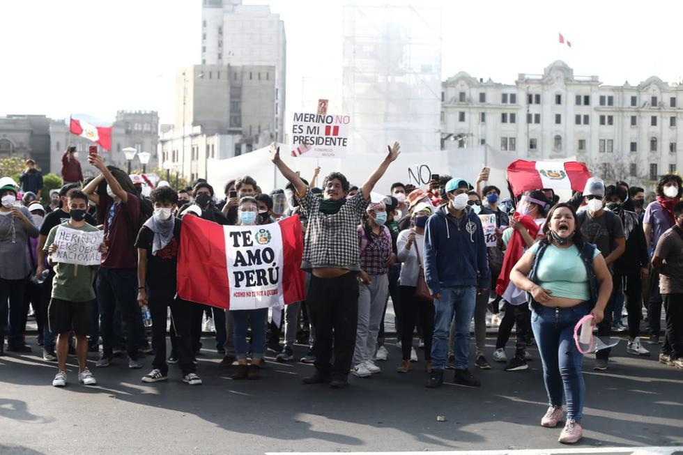 Centro de Lima Manifestantes se concentran nuevamente en plaza San