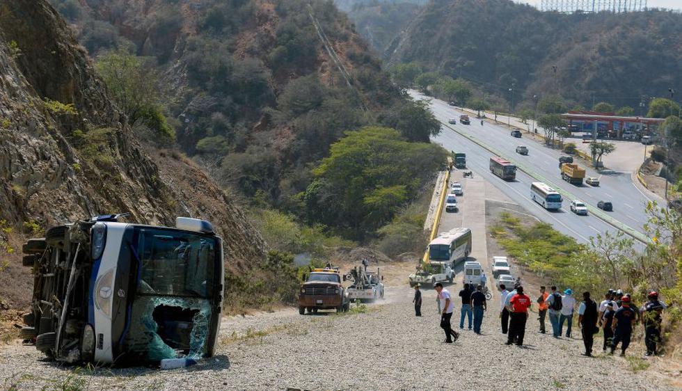 Seis heridos tras volcar bus que trasladaba a Huracán de Argentina en Venezuela. (AFP)
