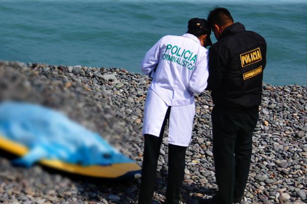 Un turista muere en la playa de Makaha.  La policía turística ya está en el lugar para esclarecer los hechos.  Fotos Hugo Curotto/ @photo.gec