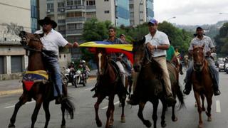 Protestas contra Nicolás Maduro continúan: Esta vez en auto, moto y caballos [FOTOS]