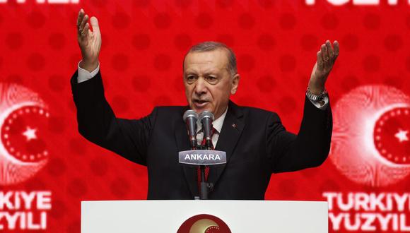El presidente turco, Recep Tayyip Erdogan, se dirige a la audiencia en el "Siglo de Turquía", un evento que revela una nueva visión del gobernante Partido Justicia y Desarrollo (AK), en Ankara, el 28 de octubre de 2022. (Foto de Adem ALTAN / AFP)