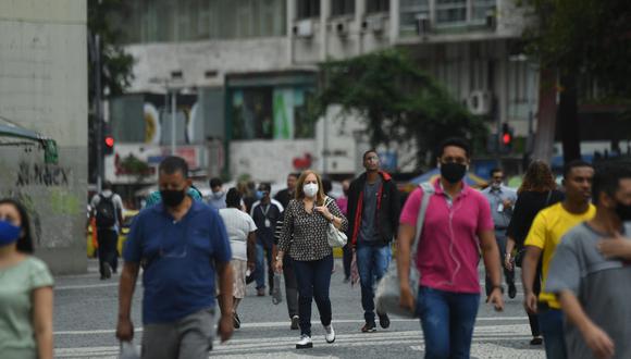 Los contagios de COVID-19 también están a la baja en la ciudad de Sao Paulo y en el último día se notificaron apenas 359 nuevos. (Foto: MAURO PIMENTEL / AFP)