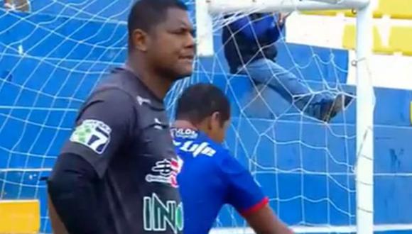'Chiquito' Flores falló y no pudo evitar gol en un partido de Superliga de Fútbol 7. (Captura: Movistar Deportes)