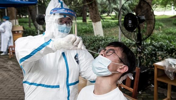 Los contagios fueron detectados en siete trabajadores migrantes en la ciudad, de los cuales cuatro no presentaron síntomas. (Foto:  STR / AFP)