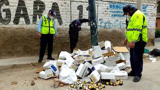 Surco: Reportan hallazgo de más de 1400 envases de suplementos vencidos tirados en la calle