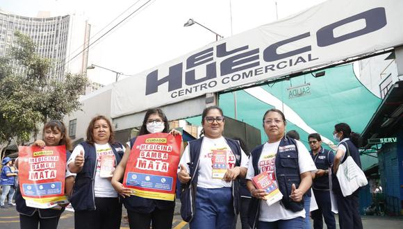 Especialistas de la Digemid realizaron una campaña de sensibilización en el centro comercial El Hueco, ubicado en el Cercado de Lima. (FOTO: Digemid)