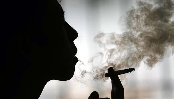 “Si es usted fumador, debe tratar de abandonar este hábito", señala especialista.