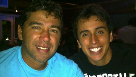 Juan Carlos Bazalar junto a su hijo Alonso. El campeón con Cienciano podrá regresar con su familia luego de haber superado el coronavirus. (Foto: Twitter Alonso Bazalar)