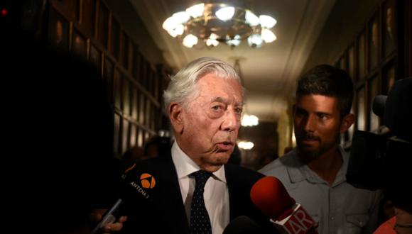 Mario Vargas Llosa acusa a Donald Trump de optar por “línea de payaso”.  (AFP)