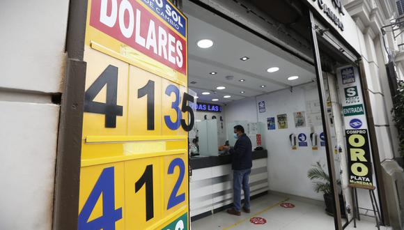 El dólar sigue por encima de los S/ 4 en el mercado peruano. (Foto: GEC)