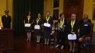 Primeras generalas de la PNP reciben medalla de honor al mérito