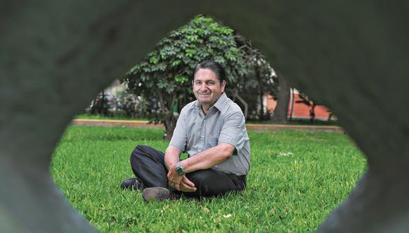 Ricardo González Vigil. poeta, crítico e investigador. (Hugo Pérez)