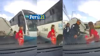 ¡Por una nariz! Una joven se salvó de morir al rozar su rostro contra un bus que se pasó la luz roja | VIDEO