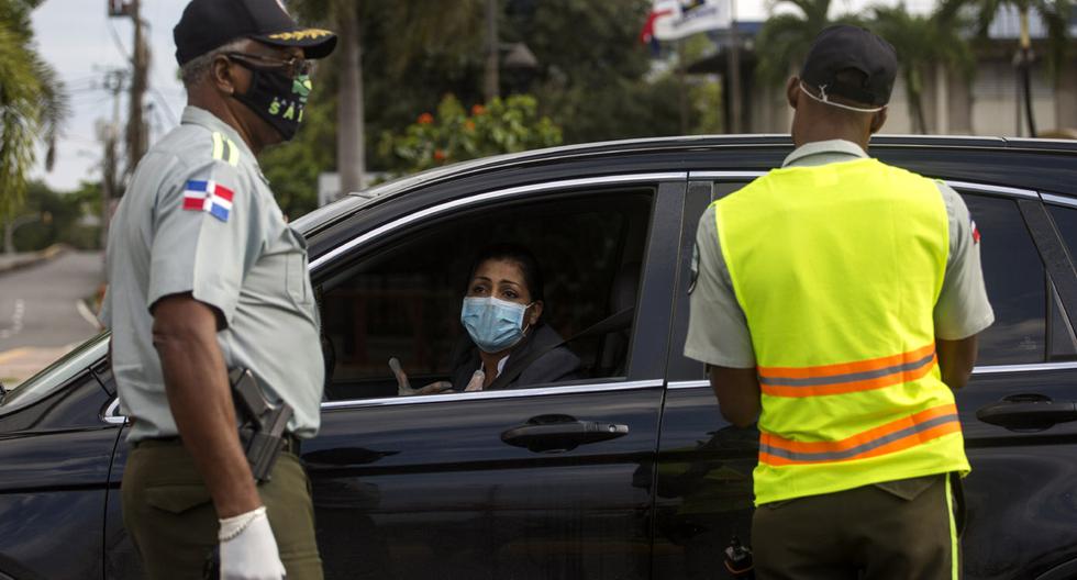 El Gobierno dominicano impuso este lunes un régimen de sanciones para castigar a las personas que no usen mascarilla en lugares públicos. (Foto: AFP/Erika Santelices)