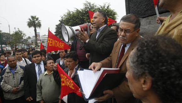 CONTINÚAN PROTESTAS. Sindicatos realizaron disturbios en local del partido nacionalista en San Isidro. (USI)