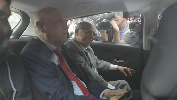 Aníbal Torres y Walter Chinchay acuden a visitar a Pedro Castillo en sede de la Dinoes. (Foto: GEC)