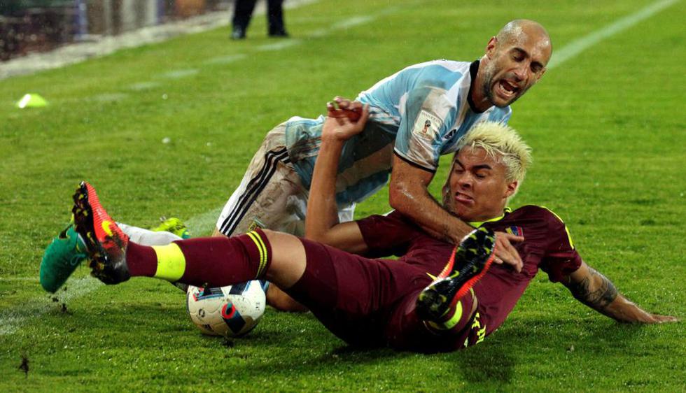 Argentina igualó 2-2 ante Venezuela y rescató un punto de visita en las Eliminatorias. (Reuters)