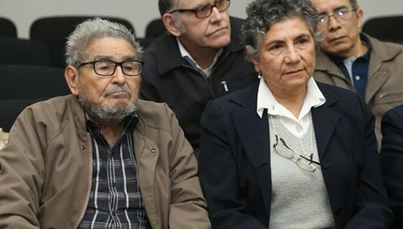 La terrorista Elena Iparraguirre junto a su esposo, Abimael Guzmán, el cabecilla de Sendero Luminoso. (GEC)