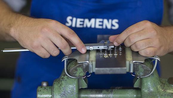 Siemens pretende ahorrar unos 6.000 millones de euros con reducción de personal. (Reuters)