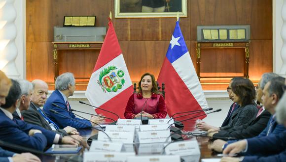 Presidenta Boluarte discutió temas de la agenda bilateral con miembros del Senado chileno (Foto: Presidencia)