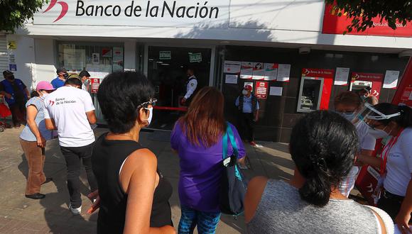 El Banco de la Nación capacita a los beneficiarios del Bono Yanapay cómo emplear cajeros para hacer el cobro del subsidio monetario de 350 soles. (Foto: GEC)