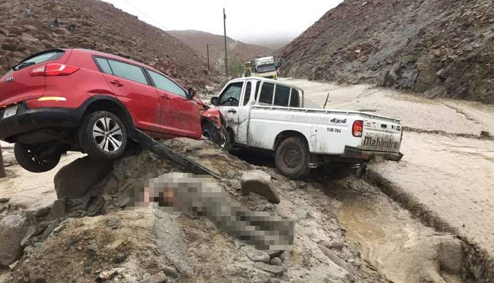Así trabajan para despejar la carretera en Arequipa. (Miguel Idme)
