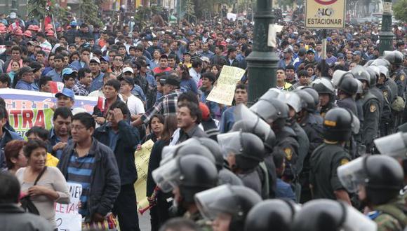 Andahuaylas: Contralor aclaró que comitiva se quedó dentro de universidad por medidas de seguridad. (Perú21)