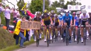 Juzgan a la mujer que provocó con un cartel una multitudinaria caída en el Tour de Francia