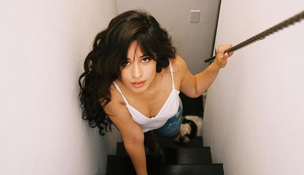 Camila Cabello fue captada con un vestido de novia en lo que parece ser las grabaciones de su próximo videoclip. (Foto: camila_cabello)
