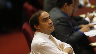 Yonhy Lescano: "Martín Vizcarra tiene el camino allanado" con archivamiento de denuncia