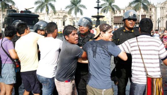 Colectivos LGBT presentarán denuncia ante la Defensoría del Pueblo tras ser reprimidos por la Policía. (Anthony Niño de Guzmán/Perú21)