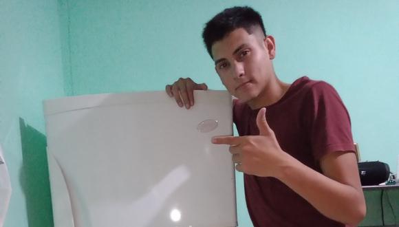 Joven de 18 años celebra que pudo comprarse un refrigerador luego de meses de ahorro y se hace viral. (Foto: @Marianocantero0 / Twitter)