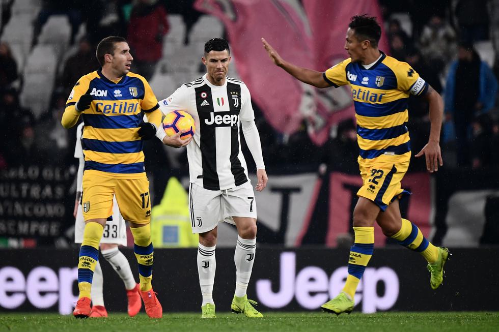 Juventus sufrió un empate al último minuto 3-3 contra el Parma: (AFP)