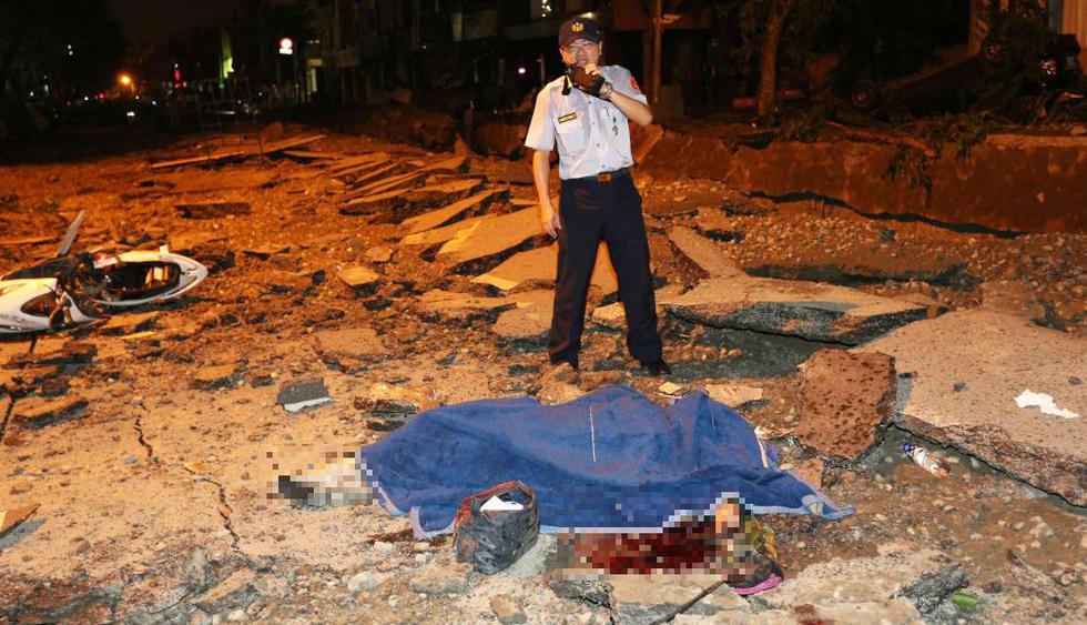 Explosión de red de gas subterráneo dejó como saldo 20 muertos y 270 heridos en Kaohsiung, Taiwán. (AFP)