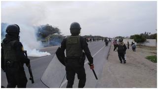 Lambayeque: PNP repelió con bombas lacrimógenas a trabajadores azucareros en protesta [VIDEOS]