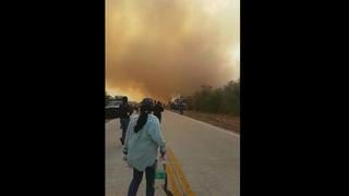 Accidentes de tránsito, asfixias y caos por incendio forestal reavivado en Bolivia [VIDEOS]