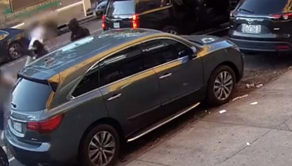 Delincuentes operan en Nueva York (Estados Unidos) en camionetas para atacar a los transeúntes. (Captura de video/NYPD).