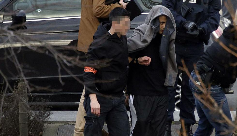 El secuestrador de 2 personas fue detenido tras entregarse a la Policía de Francia. (AFP)